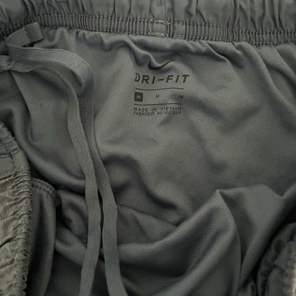 Nike tempo running shorts - Picture 2 of 2